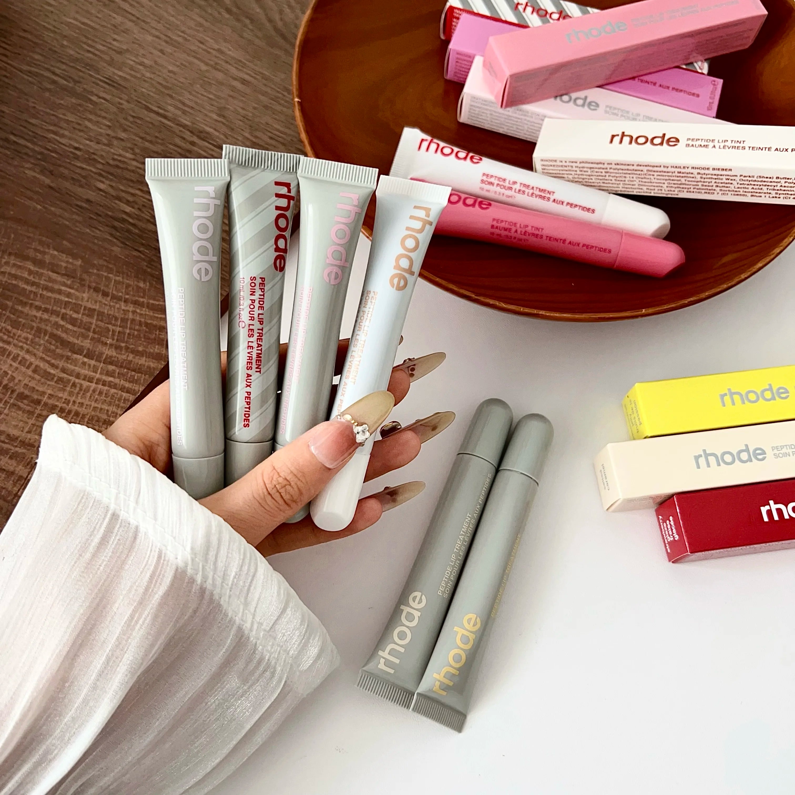 Rhode Lip Glosses Plump Moisturizing Lip Glaze Cinnamon Roll Oil Long Lasting Nourishing Lipstick Care Make up For Women Girls